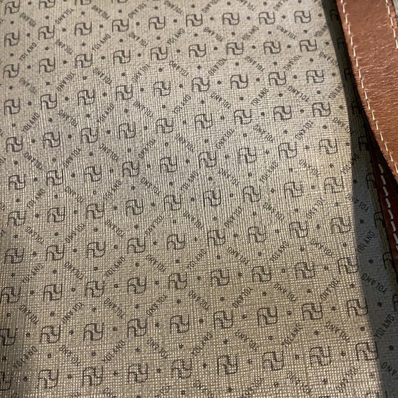 Vintage Cowhide leather bag( Luca style for less) - Picture 4 of 10